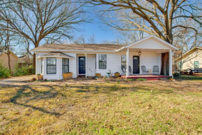 Grills, Fire Pit and Yard Central Granbury Home!